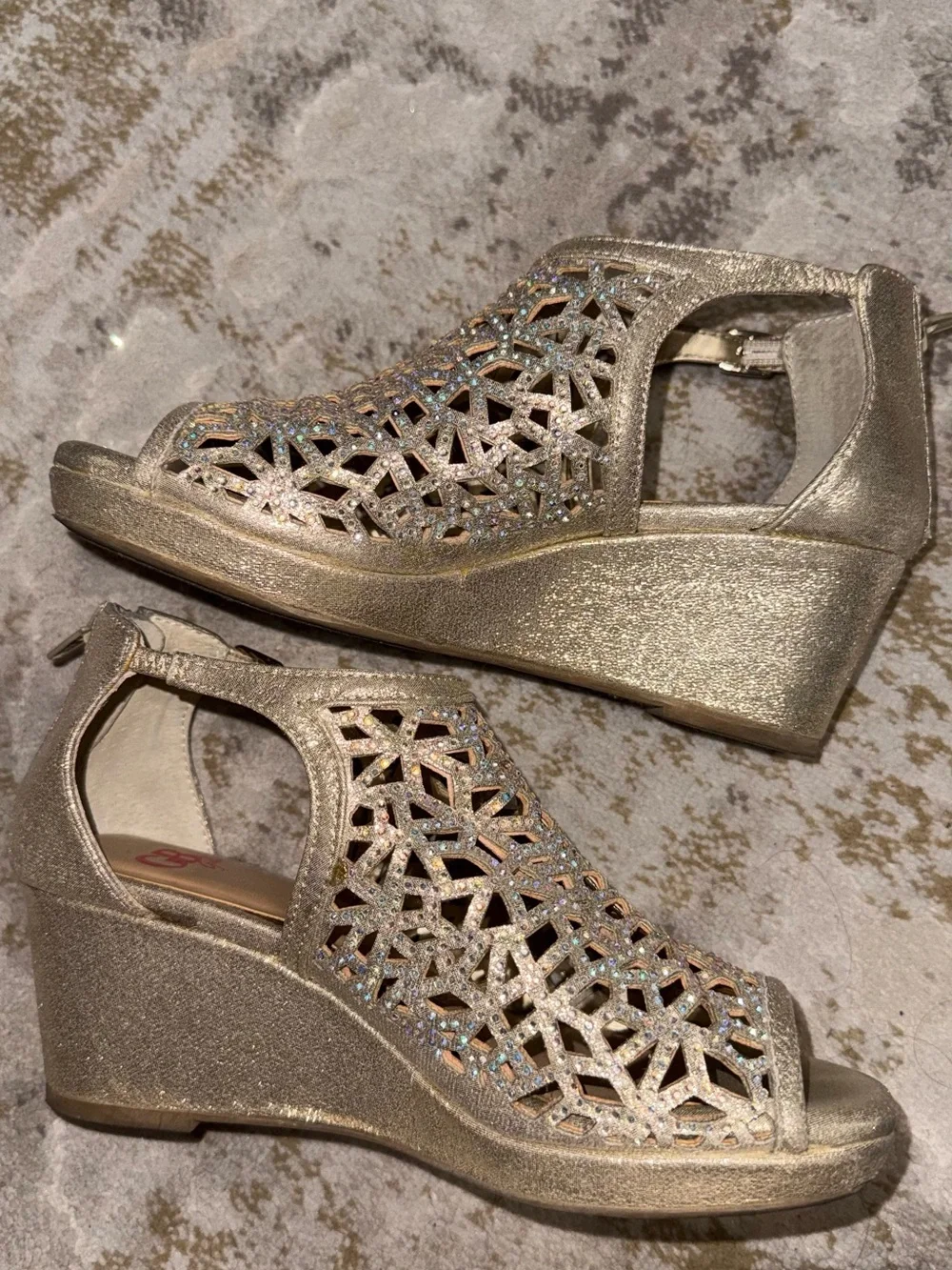 GB Girls Gold Glitter Dress Shoes - size 3